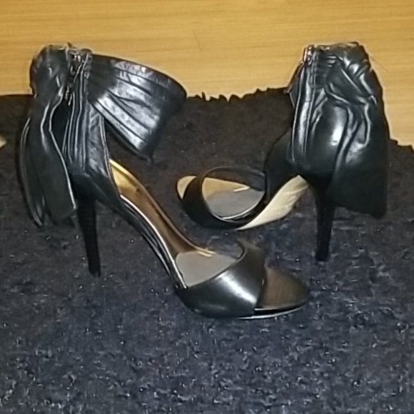 Guess by marciano - Picture 1 of 5